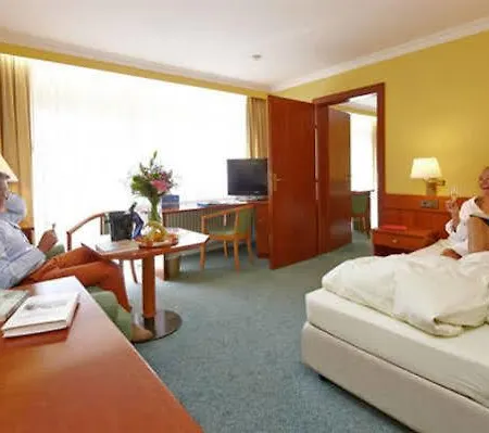 ホテル Thermenhotel Apollo 4*